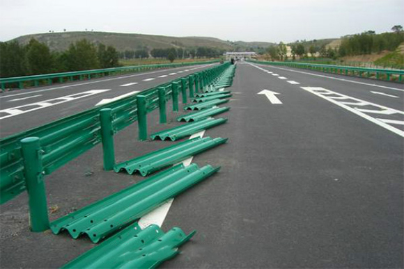 广安波形护栏的维护与管理确保道路安全的关键步骤