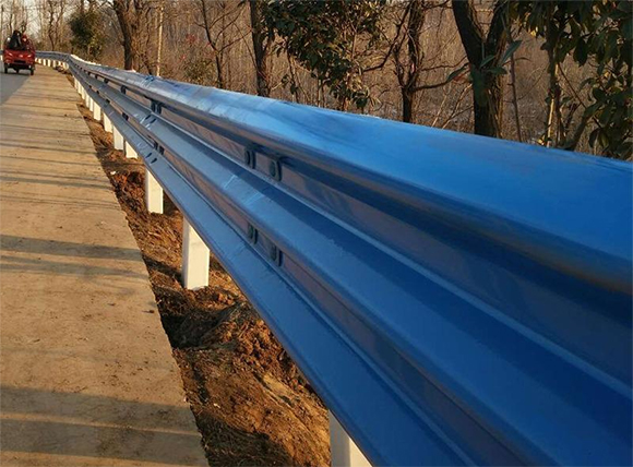 广安公路波形护栏板的优点